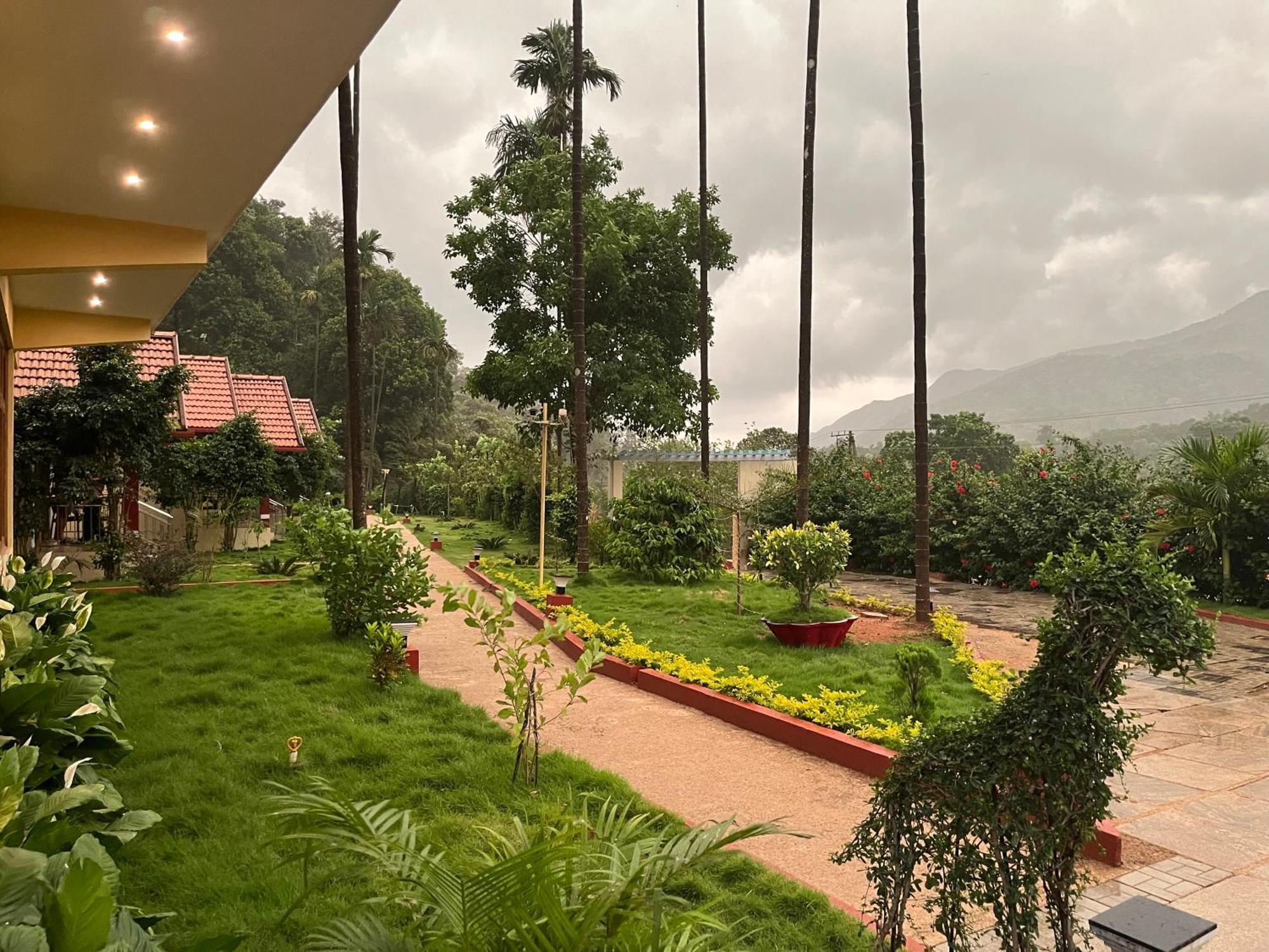 Hill Crest Resort - Coorg Madikeri Exterior foto